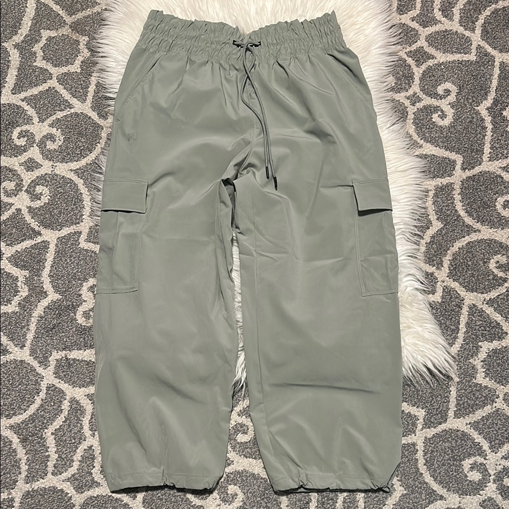 Women’s Under Armour size Lg sage green Cargo Pants